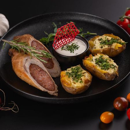 Hotel Restaurant Park Миеркуря Чук Екстериор снимка