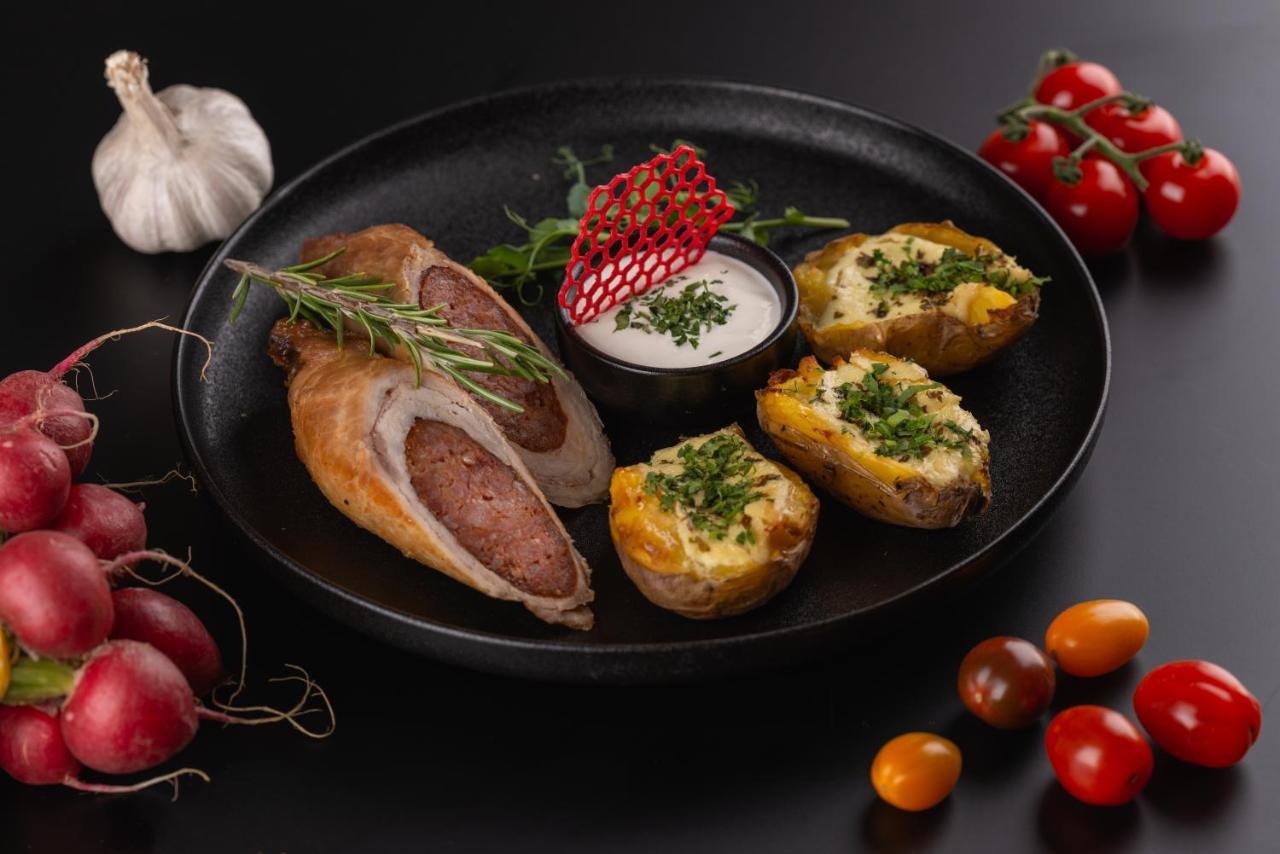 Hotel Restaurant Park Миеркуря Чук Екстериор снимка