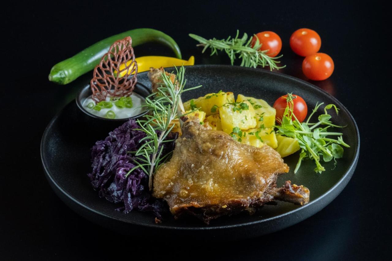 Hotel Restaurant Park Миеркуря Чук Екстериор снимка